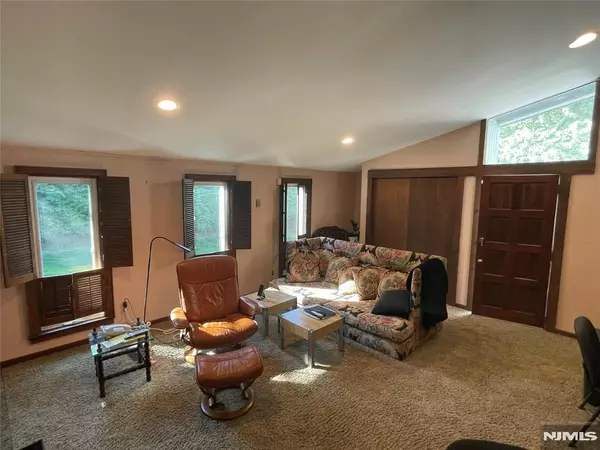 Teaneck, NJ 07666,1 Grange CT