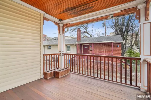 Montclair, NJ 07042,44 Elm ST #2nd FL