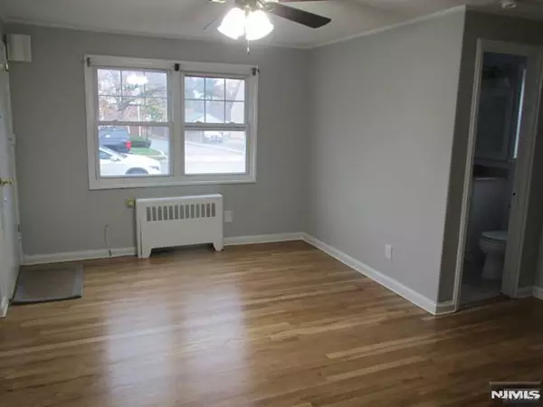 Rutherford, NJ 07070,204 Darwin AVE #A