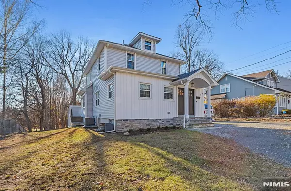 Park Ridge, NJ 07656,17 Lakeview AVE