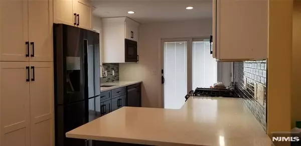 Paramus, NJ 07652,374 E Midland AVE