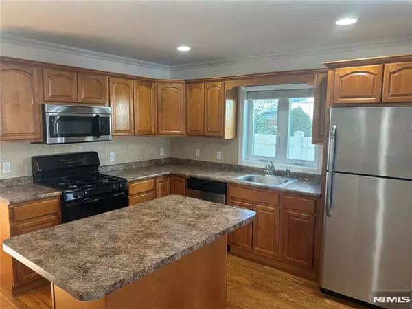 Saddle Brook, NJ 07663,502 Sylvan ST #1