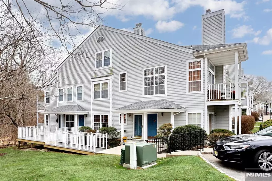 1141 Hyde Park CT, Mahwah, NJ 07430