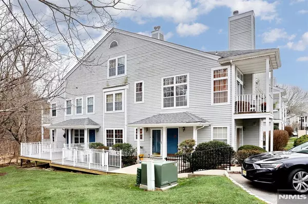 1141 Hyde Park CT, Mahwah, NJ 07430