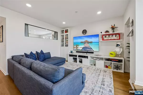 Jersey City, NJ 07310,689 Luis Munoz Marin BLVD #703