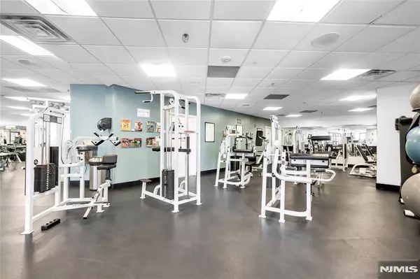 Fort Lee, NJ 07024,100 Old Palisade RD #1710