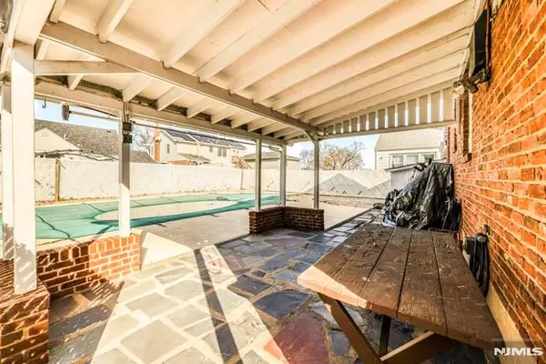 Elmwood Park, NJ 07407,91 Birchwood DR