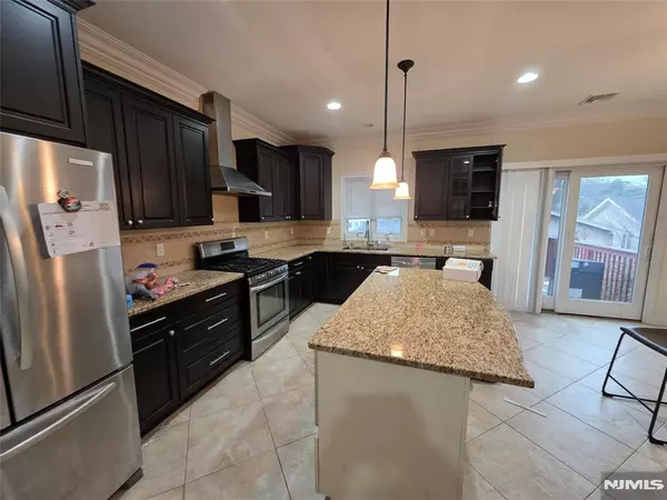 Palisades Park, NJ 07650,336 Roff AVE #A