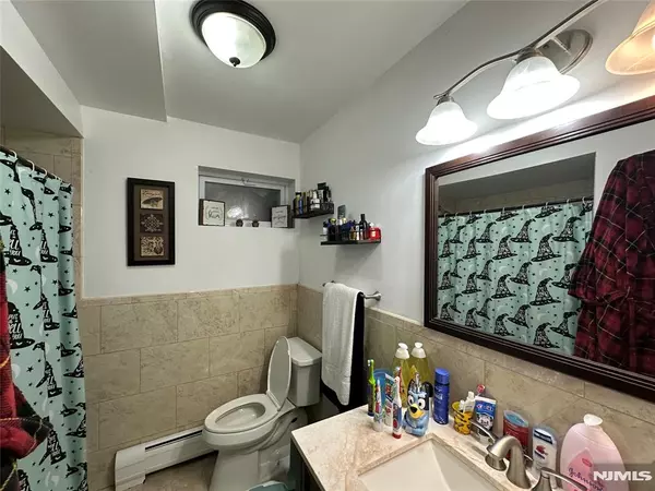 Palisades Park, NJ 07650,127 Palisades BLVD #G