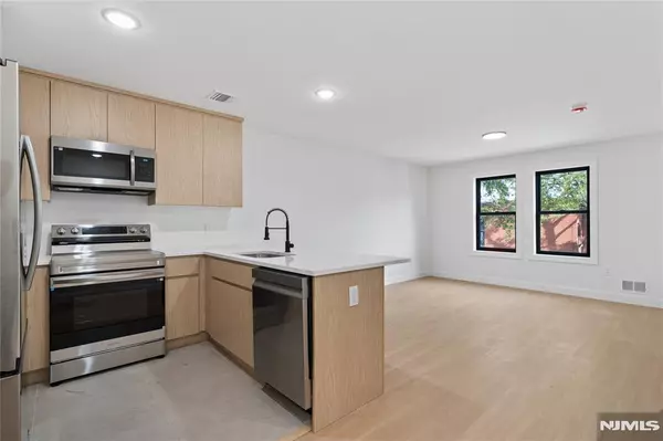 Paterson, NJ 07503,7 Montclair