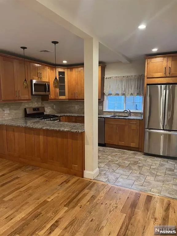 Garfield, NJ 07026,108 Marsellus PL