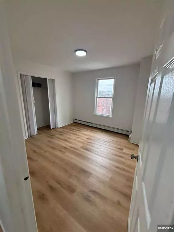 Garfield, NJ 07026,44 Garfield AVE #3