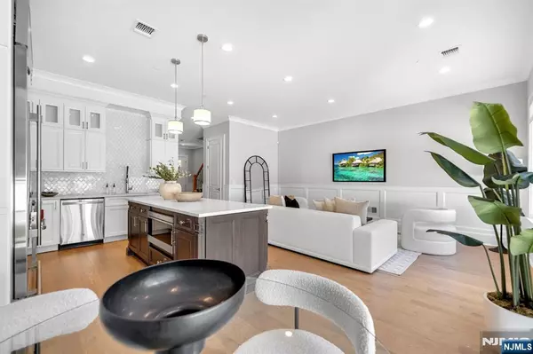 Paramus, NJ 07652,16 Gabriel CT #16