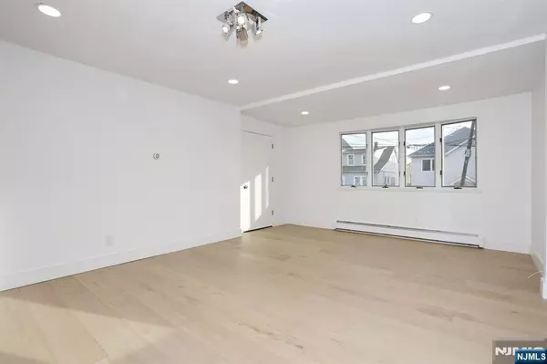 Garfield, NJ 07026,105 Summit AVE #1