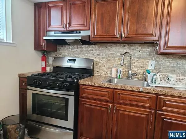 Palisades Park, NJ 07650,309 Hillside #9