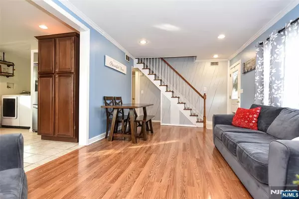 Waldwick, NJ 07463,20 Charles TER