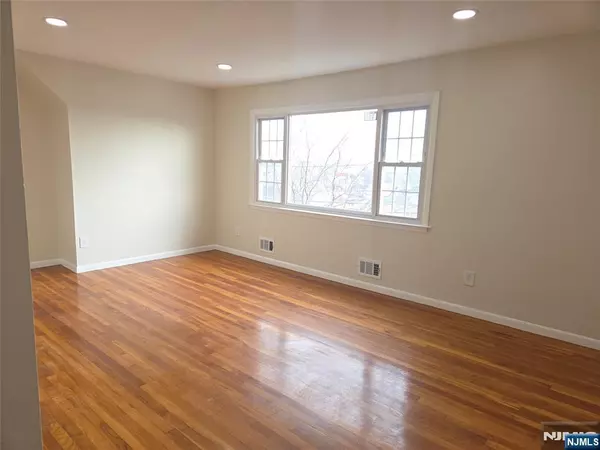 Lodi, NJ 07644,413 Farnham AVE