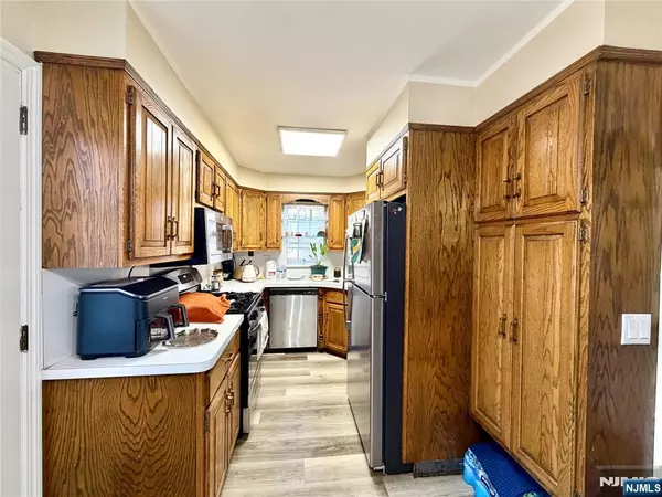 Fair Lawn, NJ 07410,15-26 Elmary PL