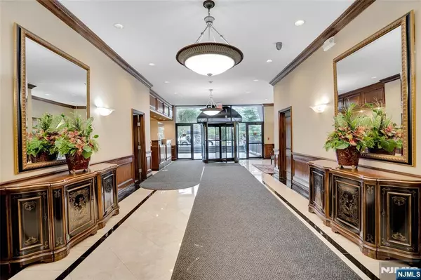 Fort Lee, NJ 07024,5 Horizon RD #403