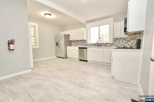 Newark, NJ 07107,106 S 11th ST