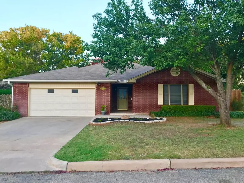 1003 Henrietta St, Fredericksburg, TX 78624