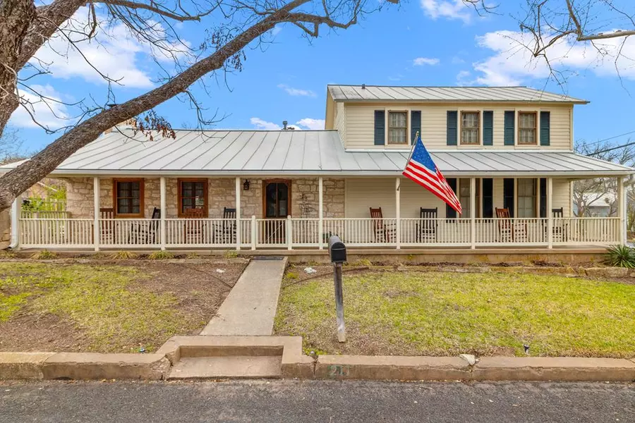 211 Crockett St, Fredericksburg, TX 78624