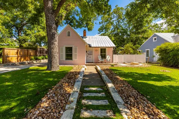 305 Rose, Fredericksburg, TX 78624