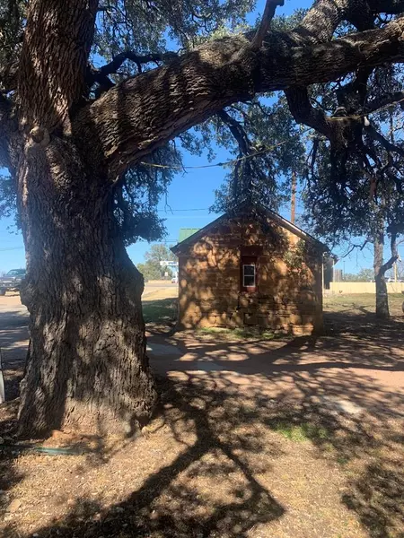 611 Ft McKavett, Mason, TX 76856