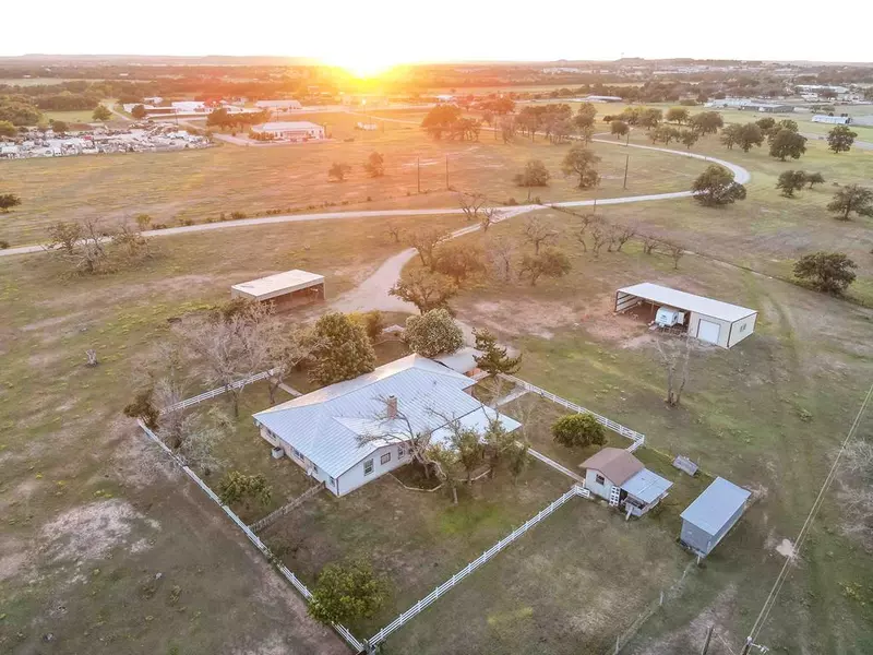 327 Otto Eckhardt Rd, Fredericksburg, TX 78624