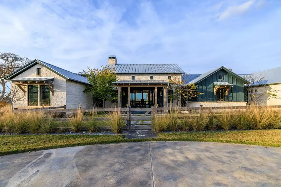 120 Fabelhaft Circle, Fredericksburg, TX 78624