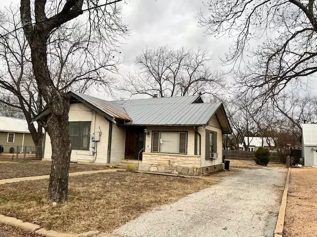 420 Plum St, Fredericksburg, TX 78624