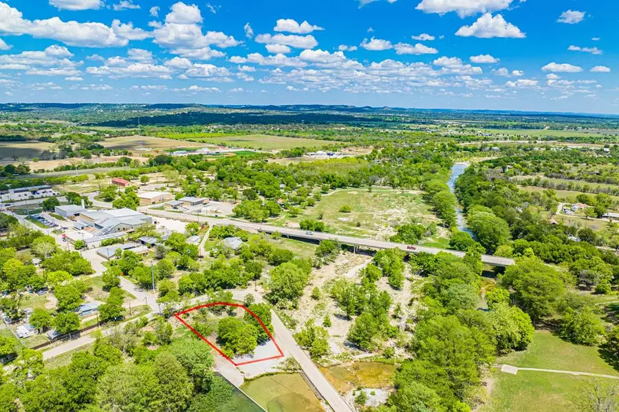 226 Crossing Dr, Center Point, TX 78010