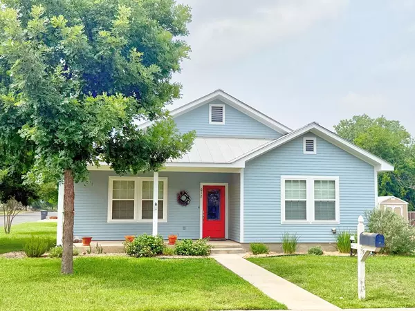 612 Winfred St, Fredericksburg, TX 78624