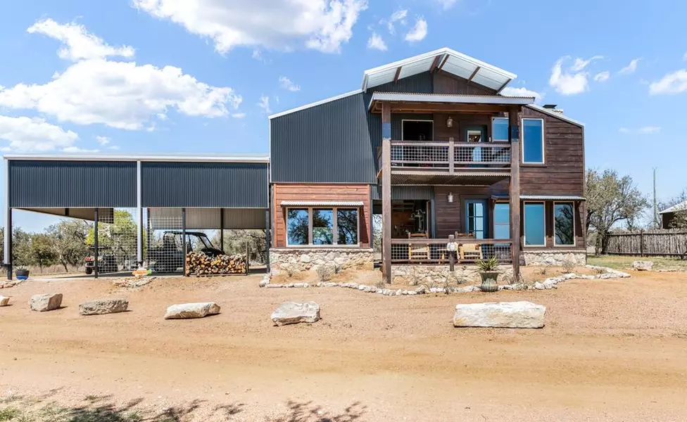 100 Five Star Trl, Fredericksburg, TX 78624