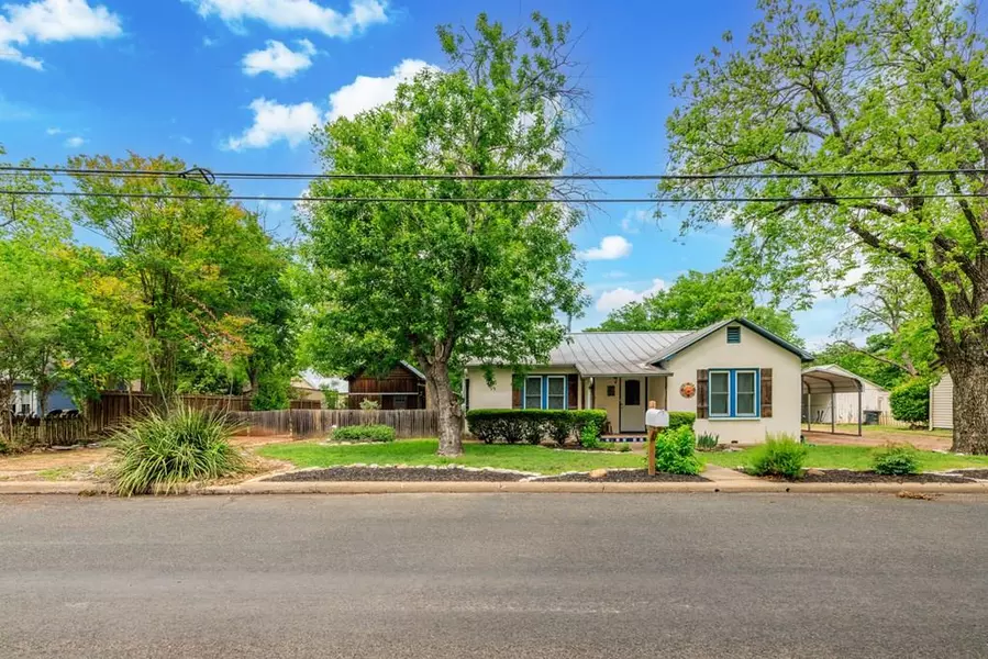 408 College St, Fredericksburg, TX 78624