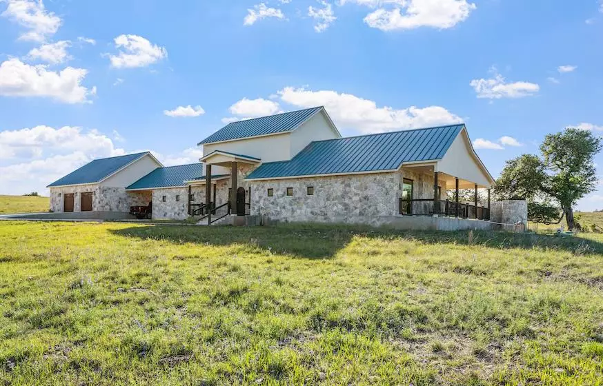 440 Junker Hill Dr, Fredericksburg, TX 78624