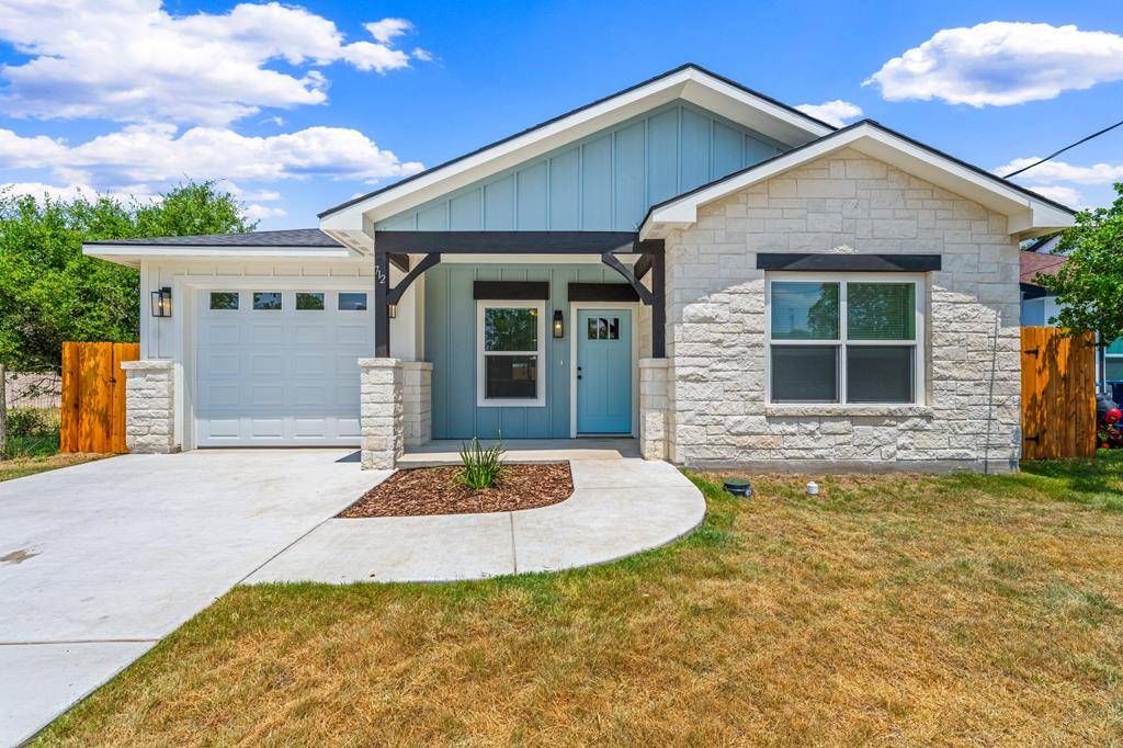 712 Gilmer St, Kerrville, TX 78028