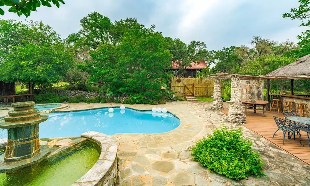 1218 Oakwood Loop, Wimberley, TX 78676
