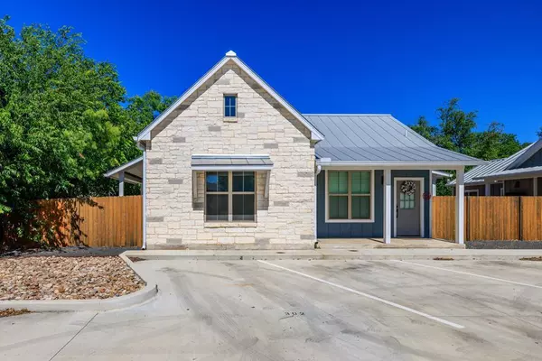 502 Eagle St, Fredericksburg, TX 78624