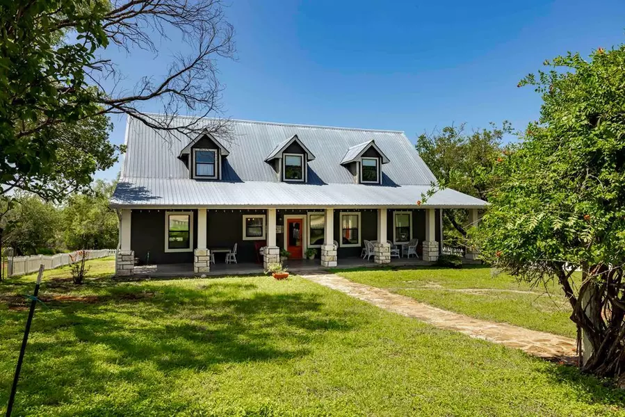 211 Riverside Dr, Llano, TX 78643