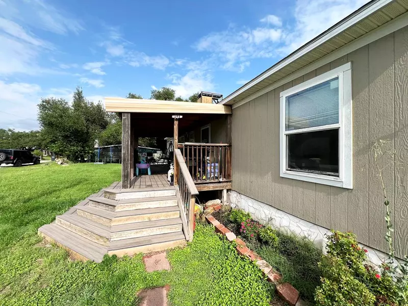 138 Third St, Harper, TX 78631