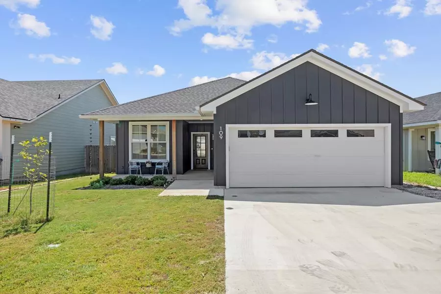 109 Feather Way, Fredericksburg, TX 78624