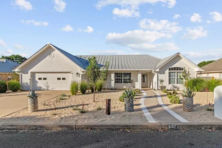 607 Tanya, Fredericksburg, TX 78624