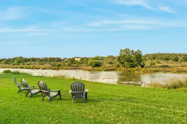 746 Trail Rock Dr, Johnson City, TX 78636