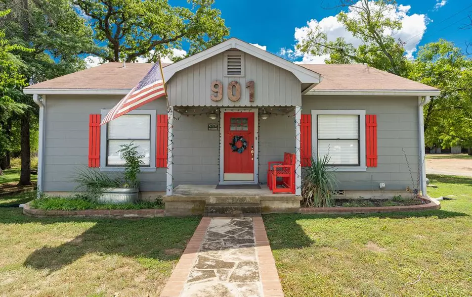 901 Highway St, Fredericksburg, TX 78624