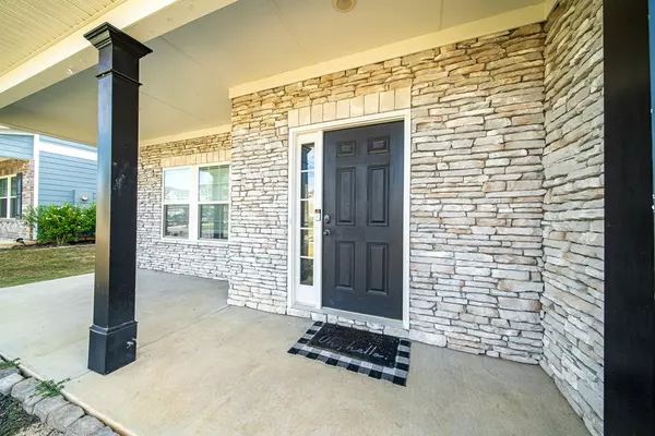 Smiths Station, AL 36877,154 Red Oak Place