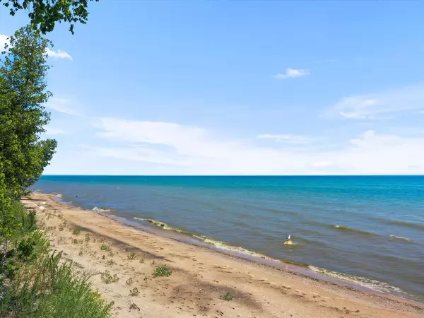 Sturgeon Bay, WI 54235,987 S Lake Michigan Dr