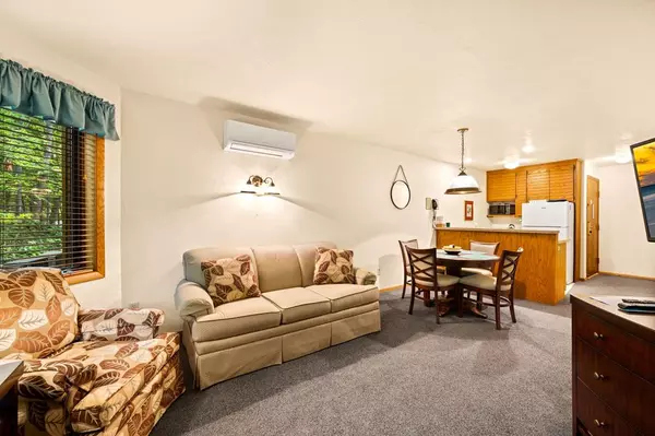 4940 Landmark Cir, Egg Harbor, WI 54209