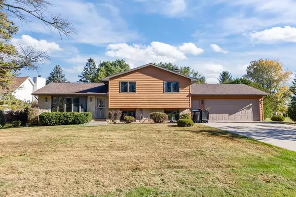 634 Walnut Pl, Sturgeon Bay, WI 54235