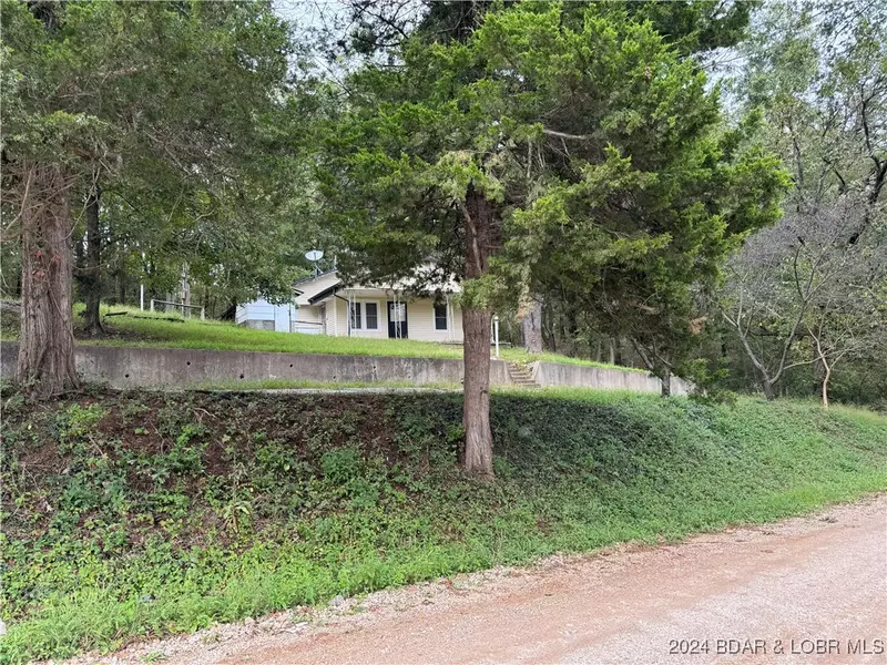 15 Klass RD, Eldon, MO 65026